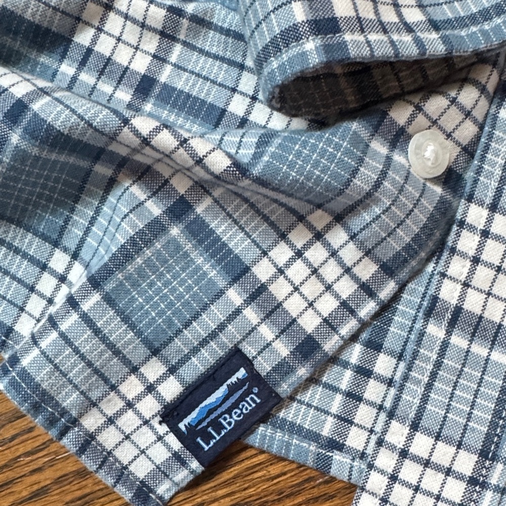 L.L. Bean Men's Casual Blue and White Plaid Shirt - Picture 5 of 5